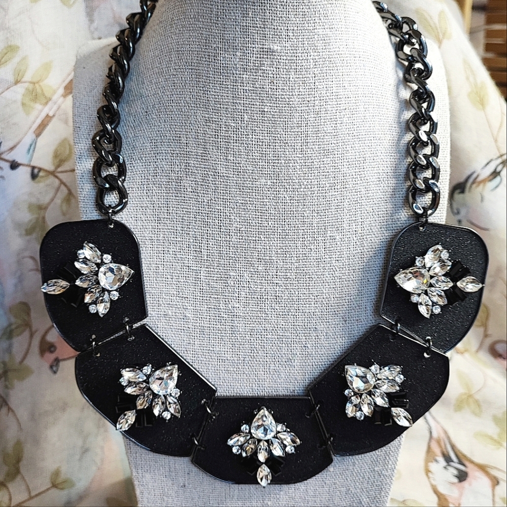 Allen B Schwartz ABS Black Shimmery Acrylic Clear Rhinestone Statement Necklace - Picture 12 of 12